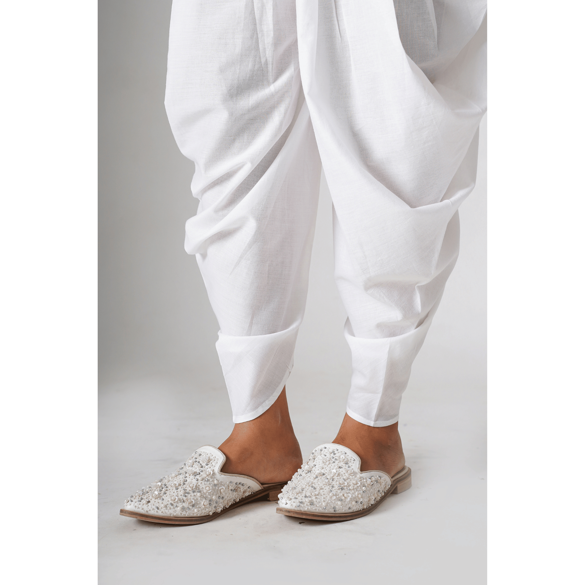 Khejdi White Mulmul Dhoti Pants